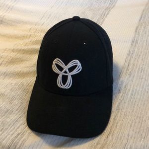 Black and White Aritzia / TNA Baseball Hat